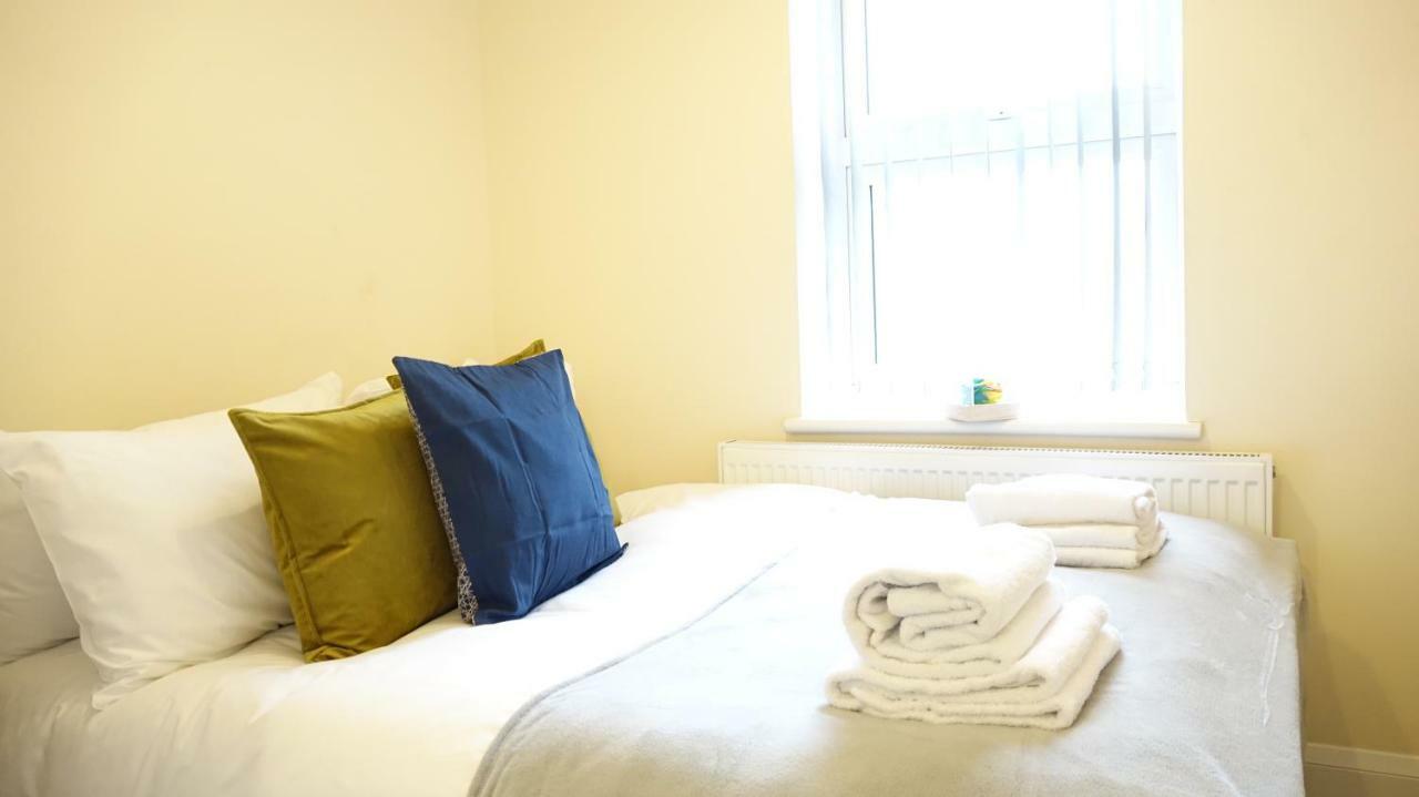 Heathrow Ensuite Rooms- Auto Check In Лондон Экстерьер фото