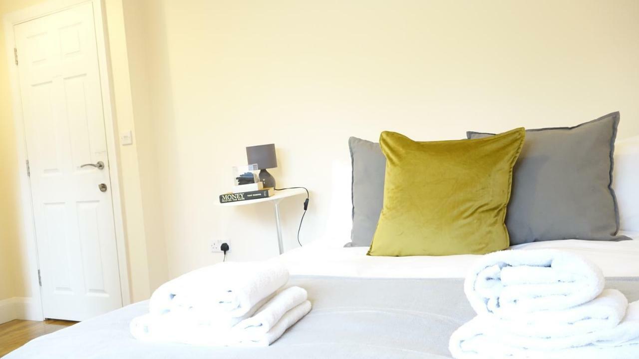 Heathrow Ensuite Rooms- Auto Check In Лондон Экстерьер фото