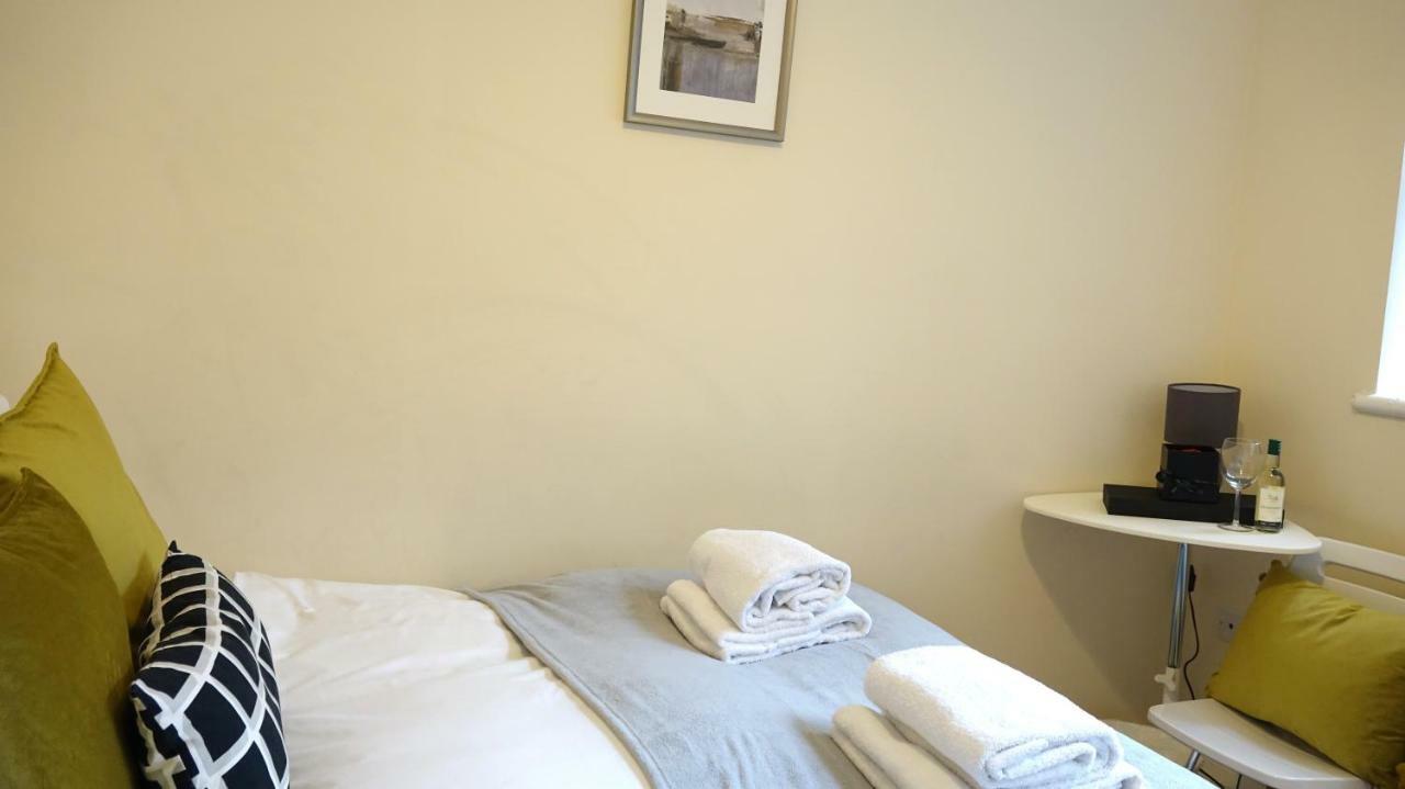 Heathrow Ensuite Rooms- Auto Check In Лондон Экстерьер фото