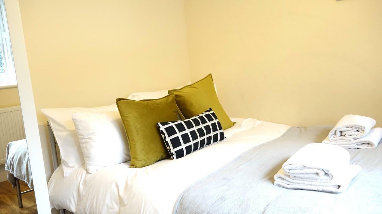 Heathrow Ensuite Rooms- Auto Check In Лондон Экстерьер фото