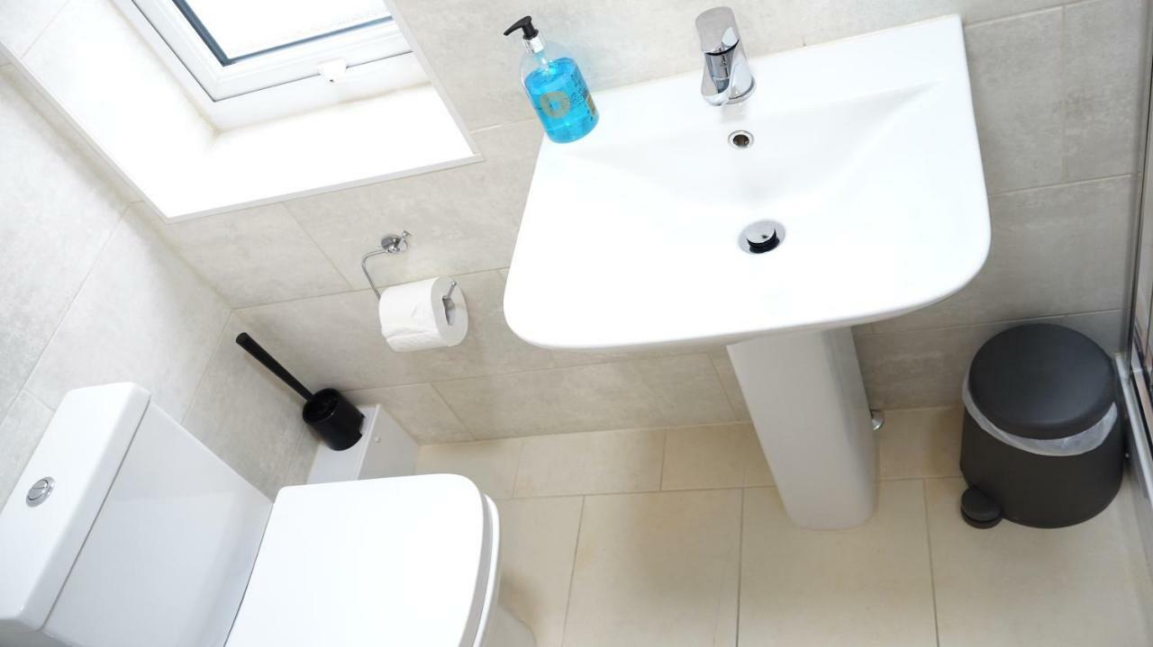 Heathrow Ensuite Rooms- Auto Check In Лондон Экстерьер фото
