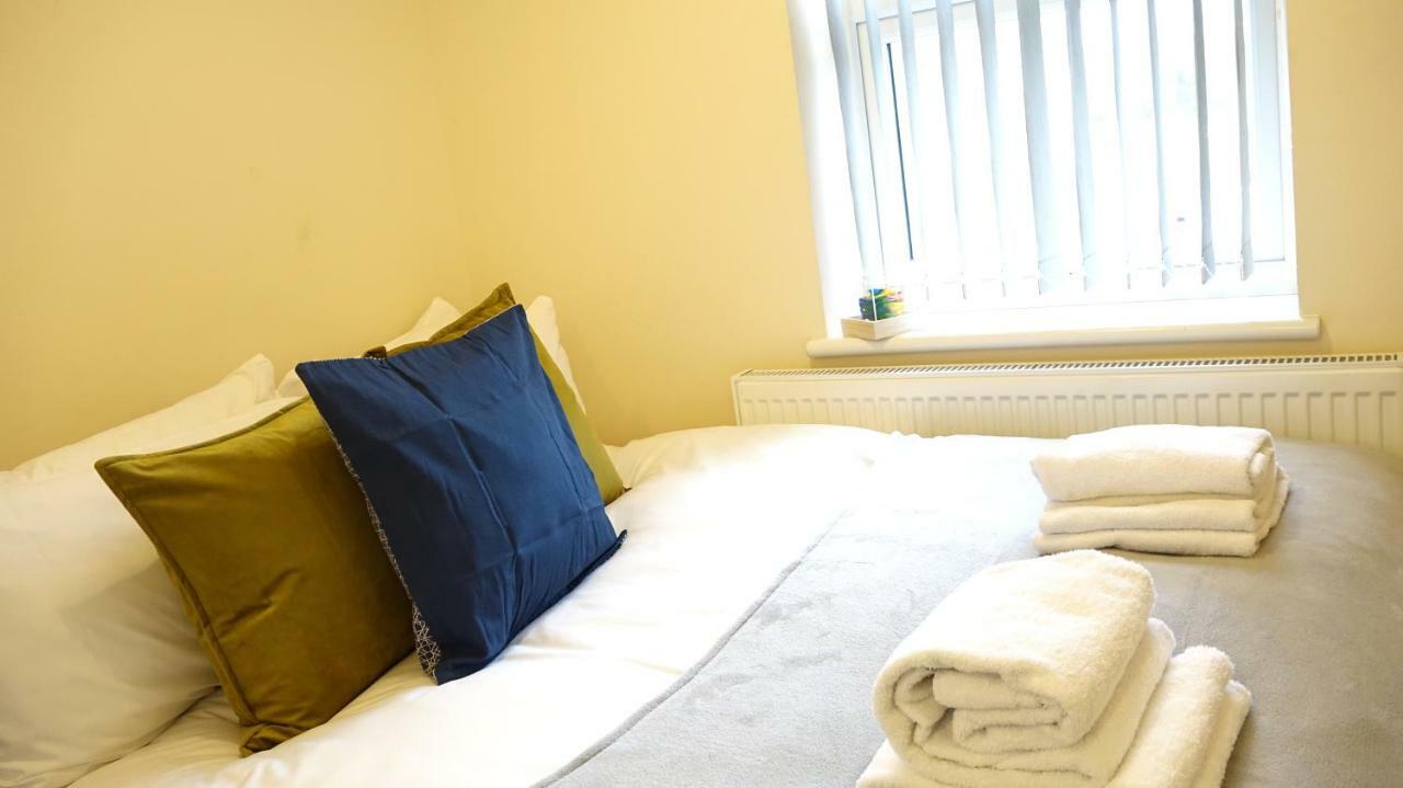 Heathrow Ensuite Rooms- Auto Check In Лондон Экстерьер фото