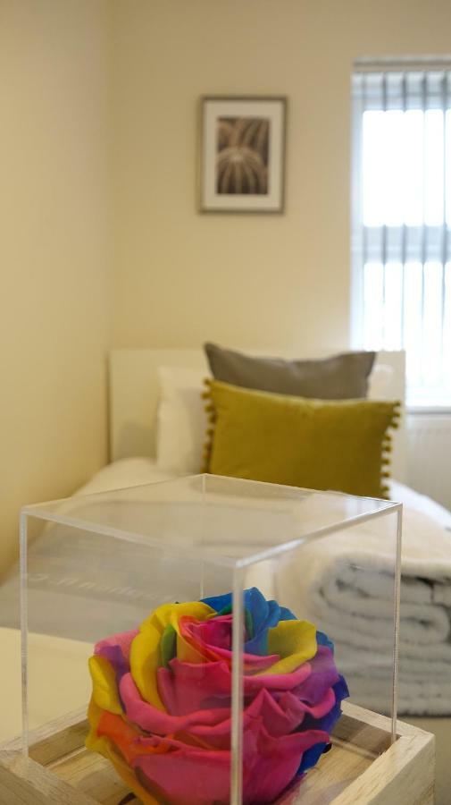 Heathrow Ensuite Rooms- Auto Check In Лондон Экстерьер фото