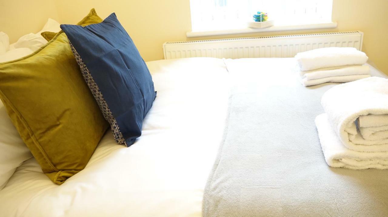 Heathrow Ensuite Rooms- Auto Check In Лондон Экстерьер фото