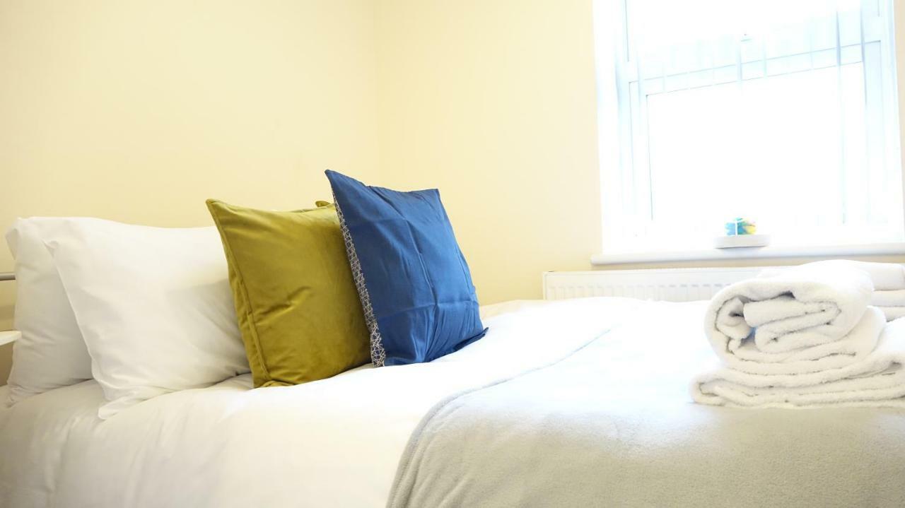 Heathrow Ensuite Rooms- Auto Check In Лондон Экстерьер фото
