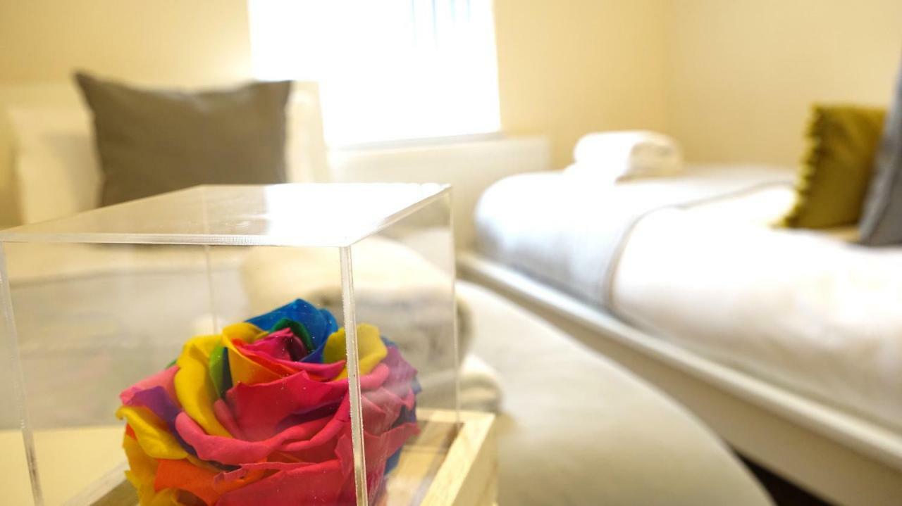 Heathrow Ensuite Rooms- Auto Check In Лондон Экстерьер фото