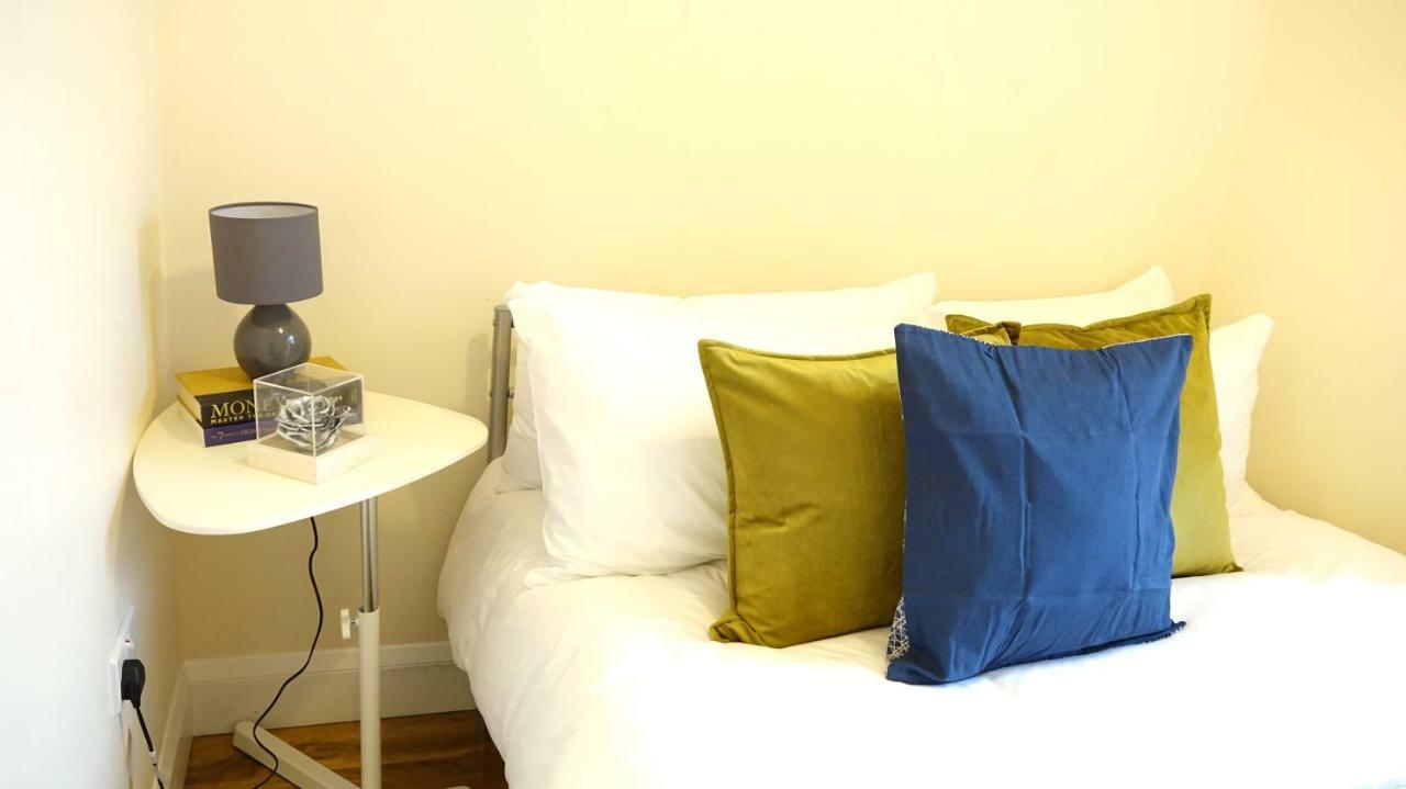 Heathrow Ensuite Rooms- Auto Check In Лондон Экстерьер фото