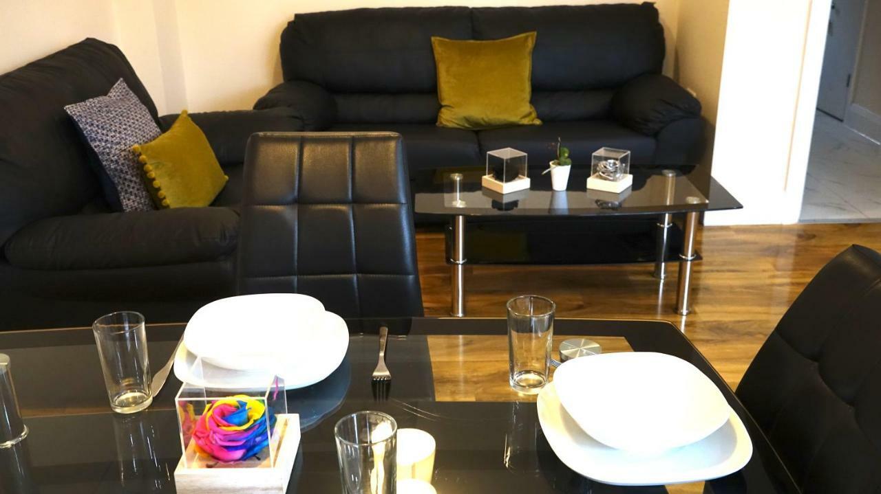 Heathrow Ensuite Rooms- Auto Check In Лондон Экстерьер фото
