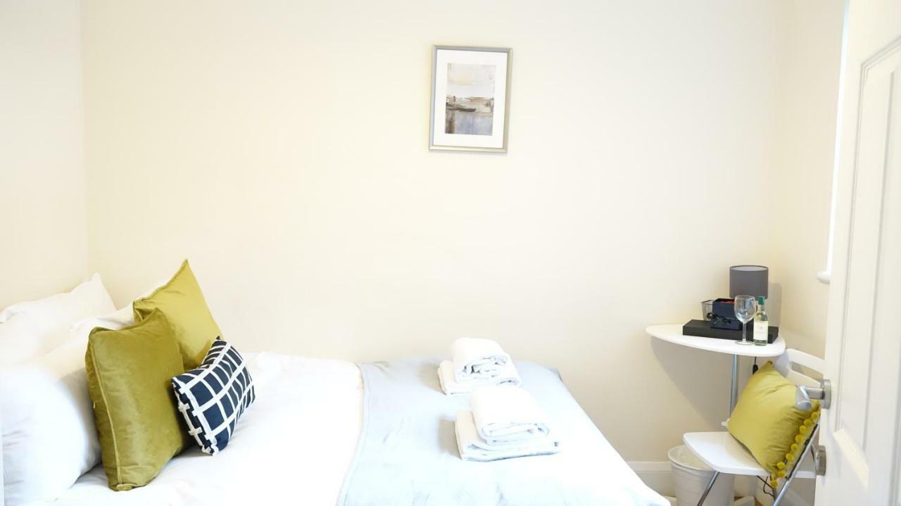 Heathrow Ensuite Rooms- Auto Check In Лондон Экстерьер фото