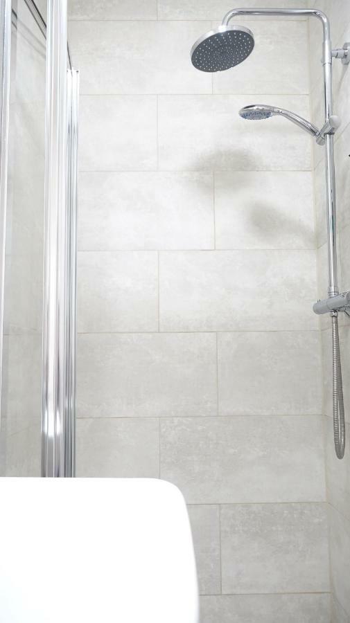 Heathrow Ensuite Rooms- Auto Check In Лондон Экстерьер фото
