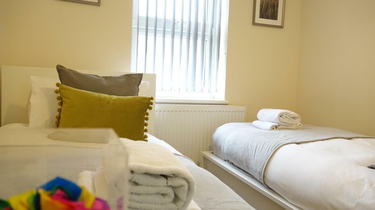 Heathrow Ensuite Rooms- Auto Check In Лондон Экстерьер фото