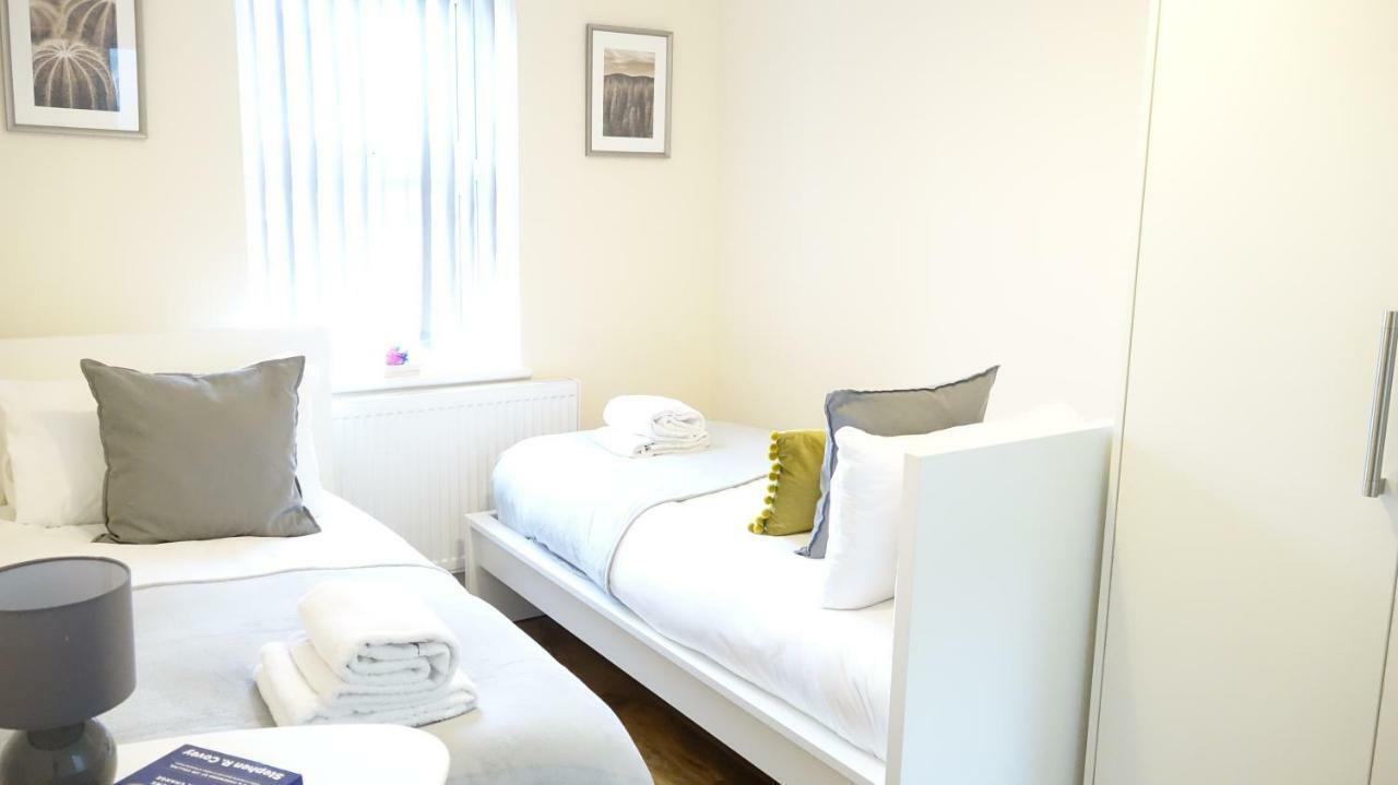 Heathrow Ensuite Rooms- Auto Check In Лондон Экстерьер фото