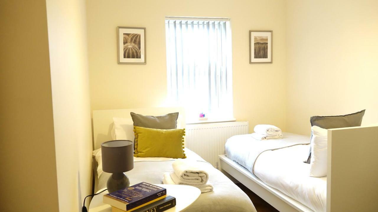 Heathrow Ensuite Rooms- Auto Check In Лондон Экстерьер фото