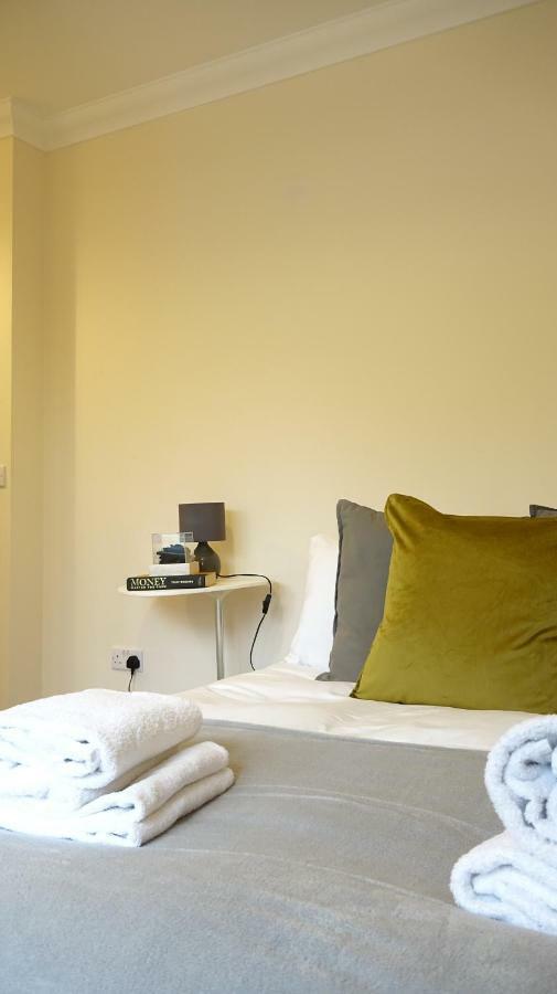 Heathrow Ensuite Rooms- Auto Check In Лондон Экстерьер фото