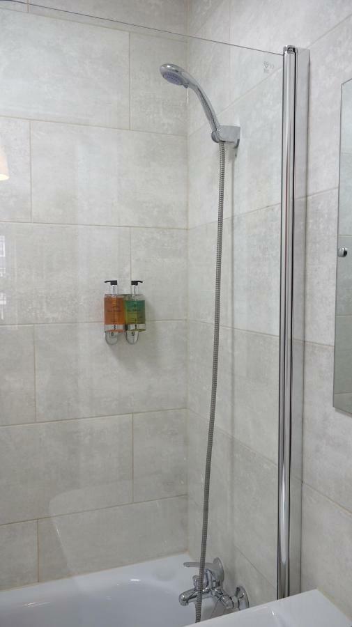 Heathrow Ensuite Rooms- Auto Check In Лондон Экстерьер фото