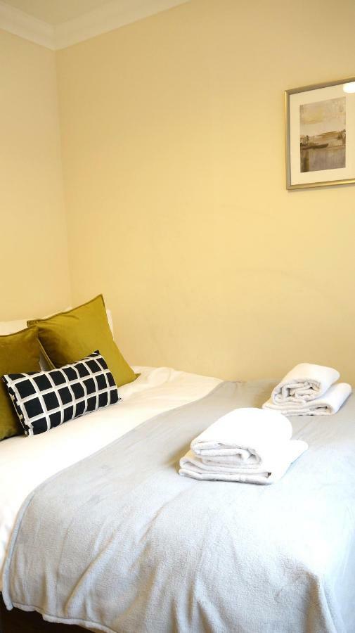 Heathrow Ensuite Rooms- Auto Check In Лондон Экстерьер фото
