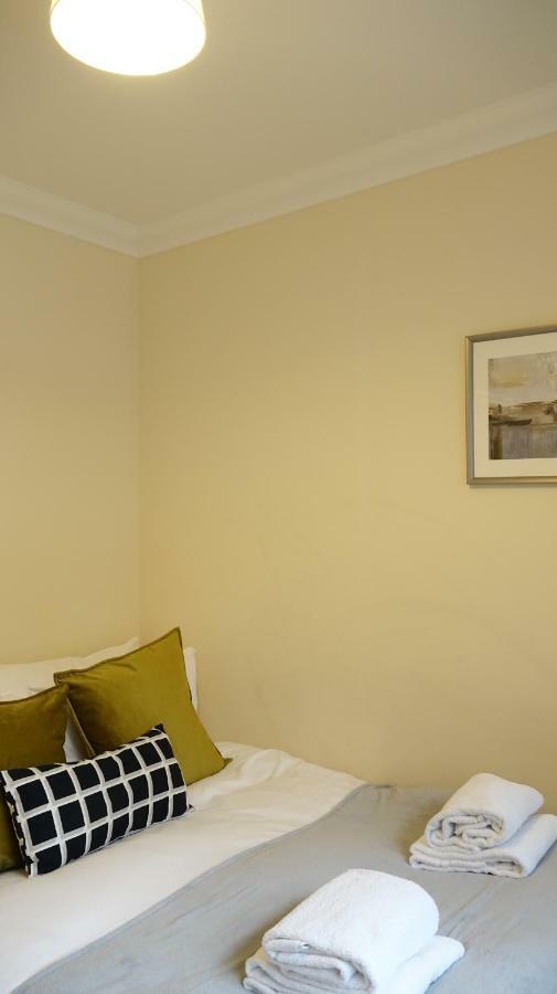 Heathrow Ensuite Rooms- Auto Check In Лондон Экстерьер фото