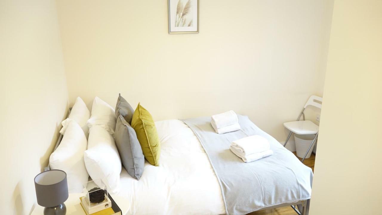 Heathrow Ensuite Rooms- Auto Check In Лондон Экстерьер фото