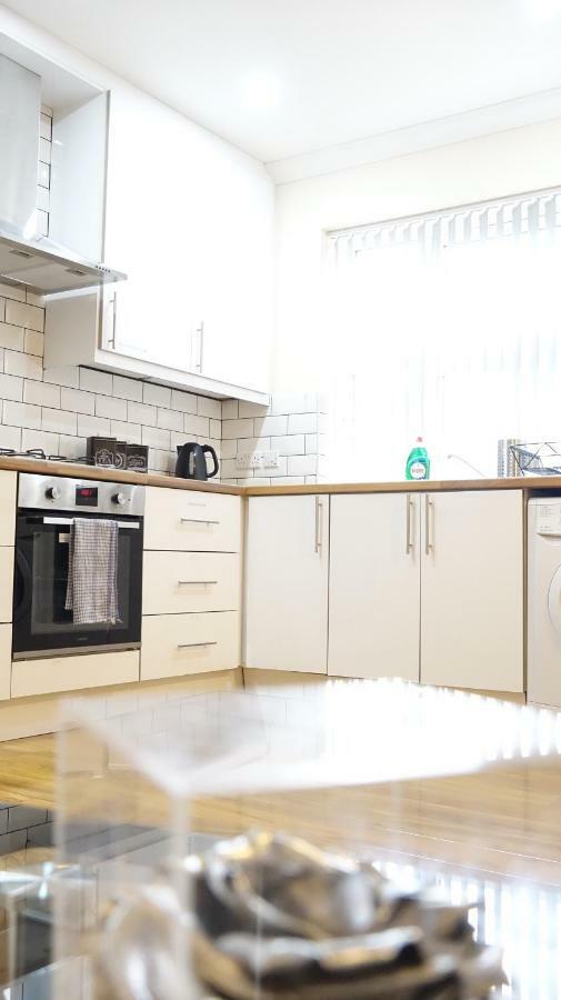 Heathrow Ensuite Rooms- Auto Check In Лондон Экстерьер фото